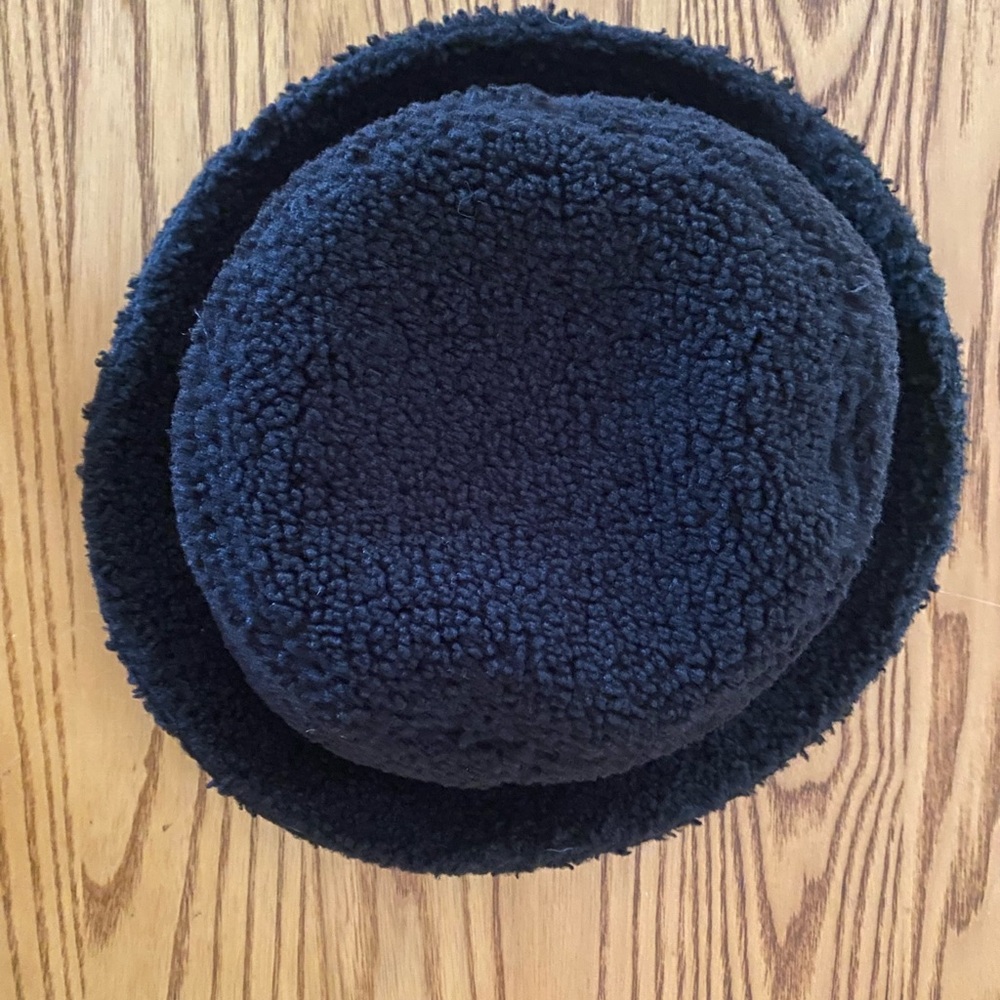 Levi’s Black Bucket Hat - Picture 2 of 3